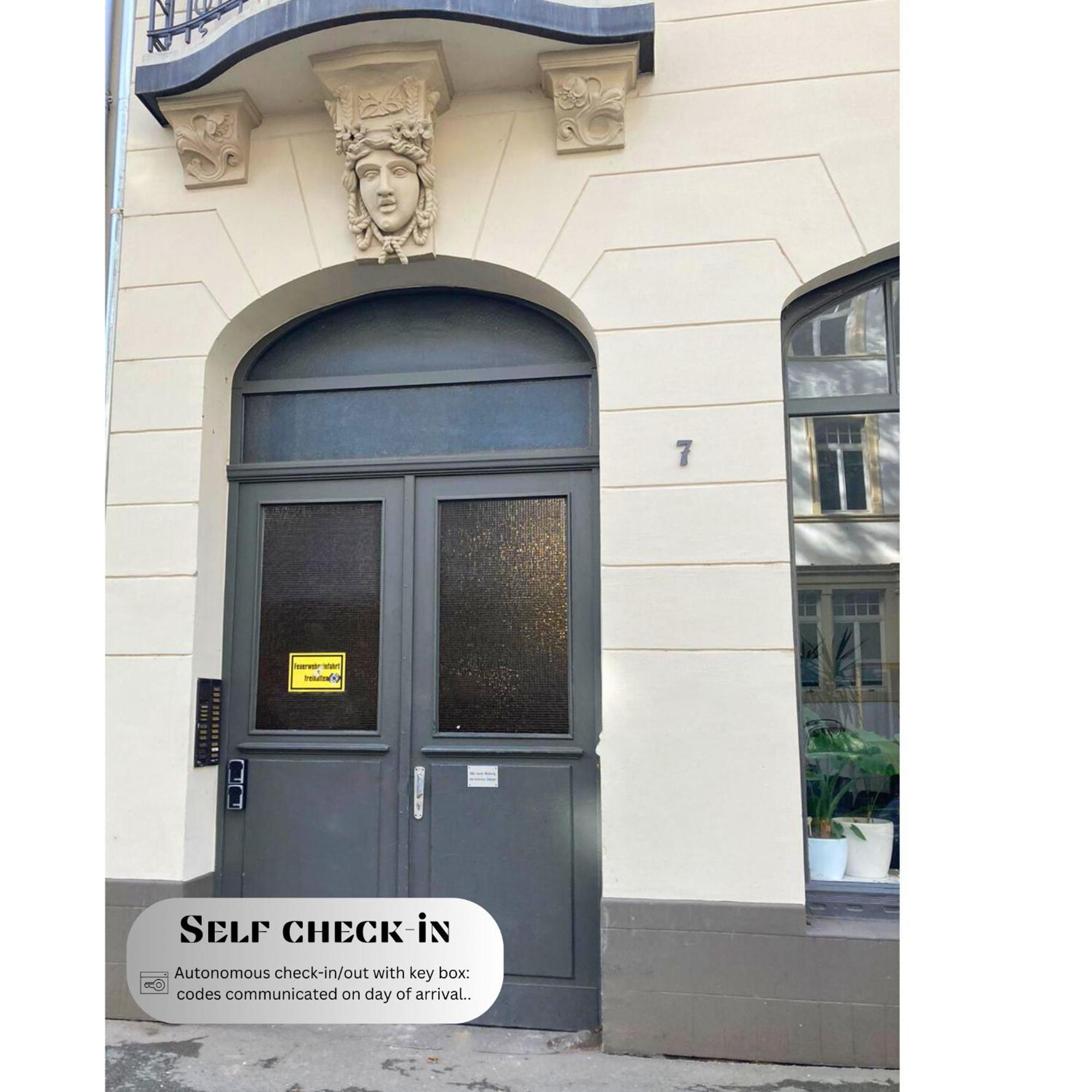 Modern Elegance In Historical City Center 特里尔 外观 照片